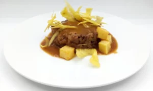 RABO DESHUESADO al VINO TINTO